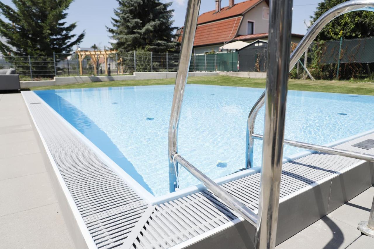 Yellow Flower Apartment With Pool - 5 Min To Lake Viena Exterior foto